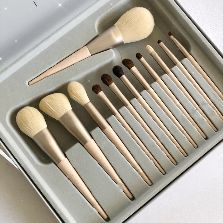 MAKE-UP SETS